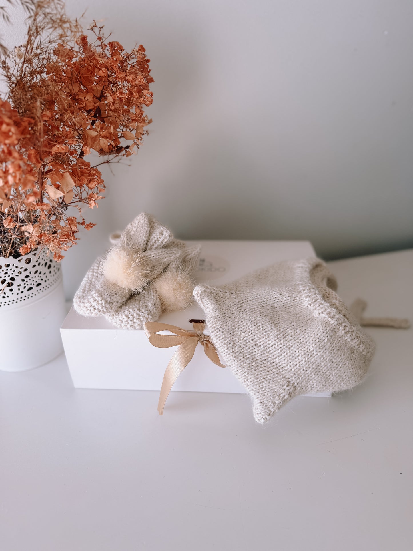 Kitty hat + bunny booties (alpaca off white)