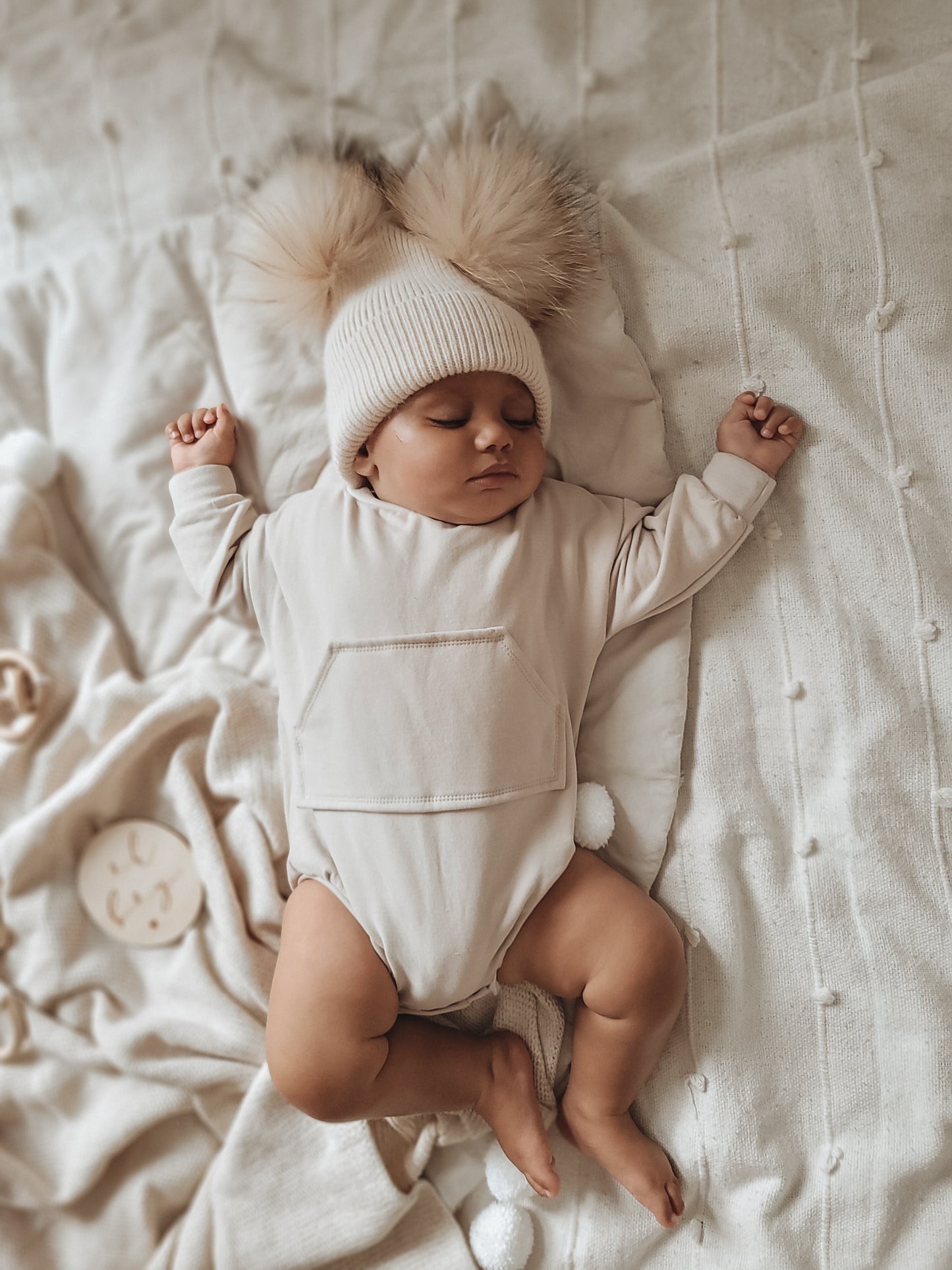 Kids cashmere hat (beige) 2pom-poms