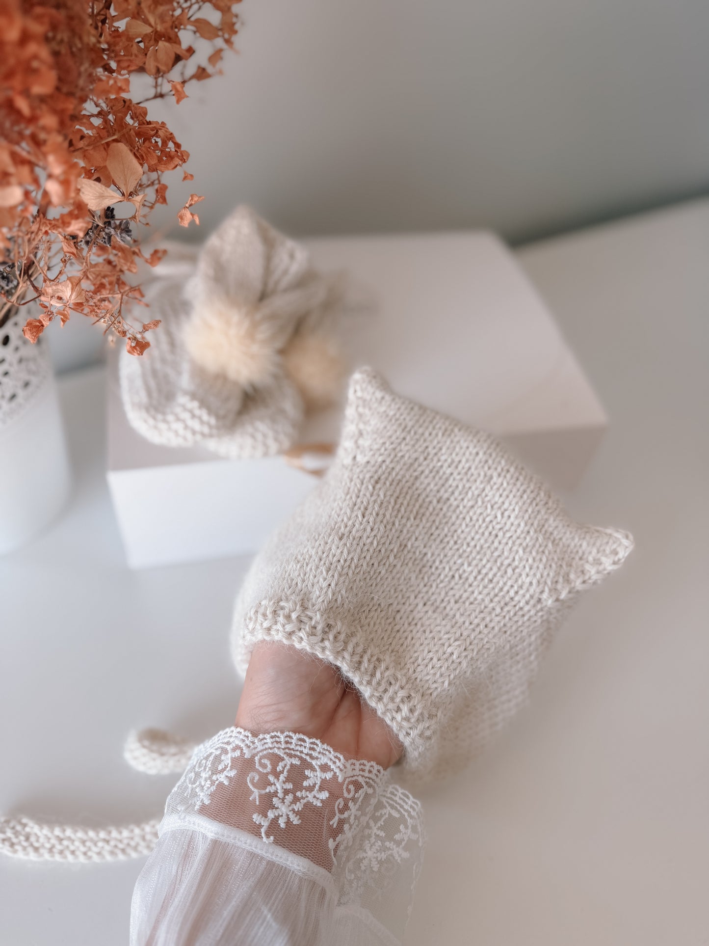 Kitty hat + bunny booties (alpaca off white)