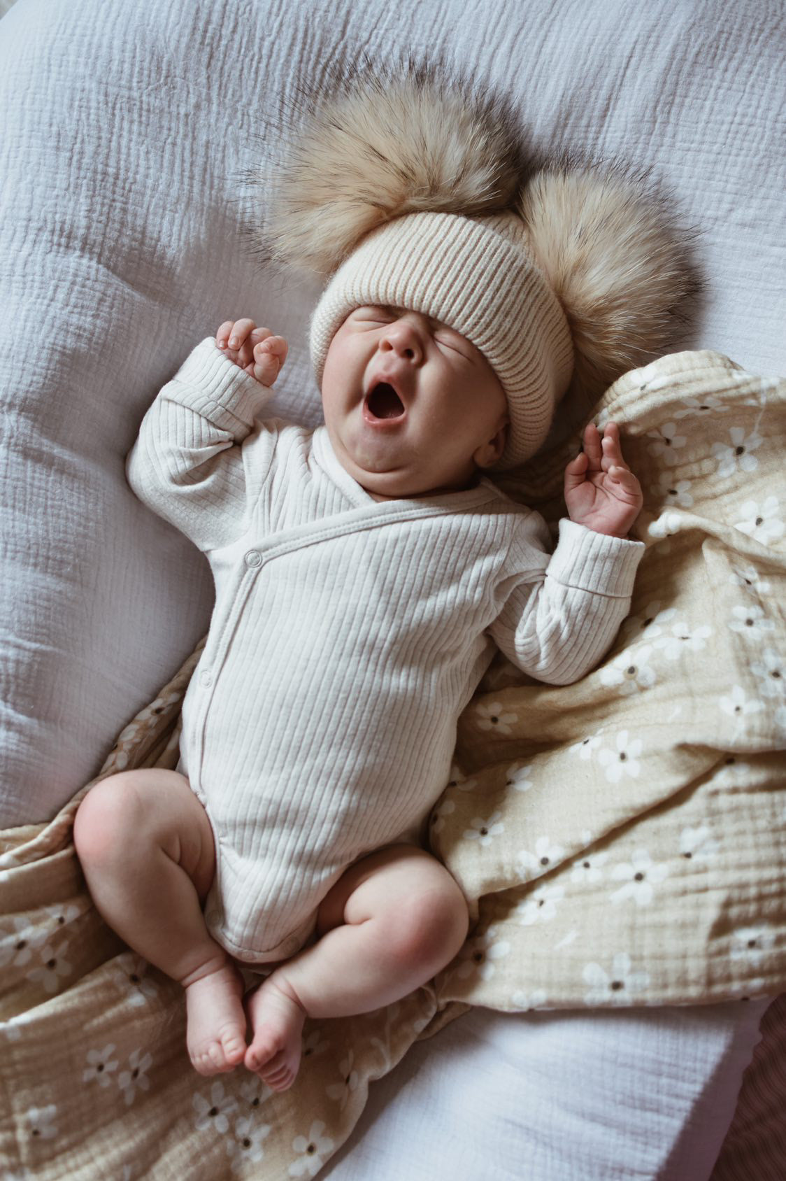 Kids cashmere hat (beige) 2pom-poms