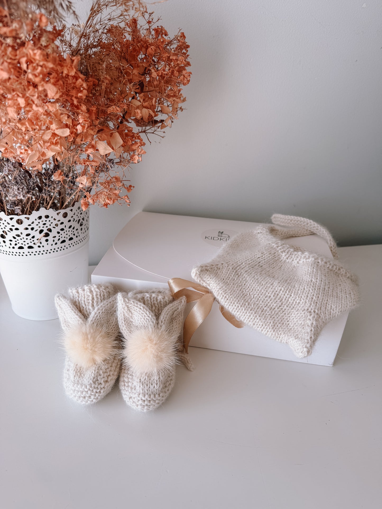 Kitty hat + bunny booties (alpaca off white)