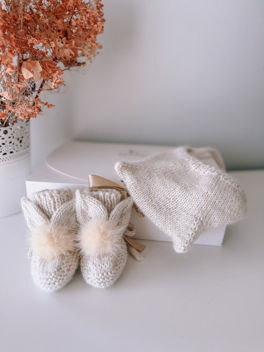 Kitty hat + bunny booties (alpaca off white)