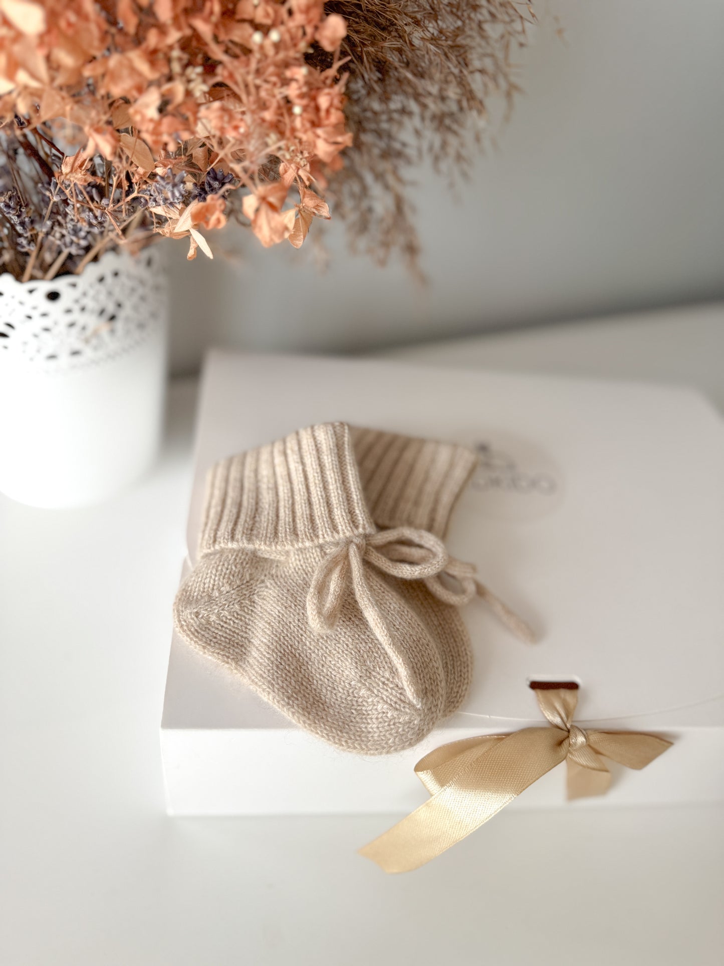 Cashmere baby socks - oatmeal (0-3m)