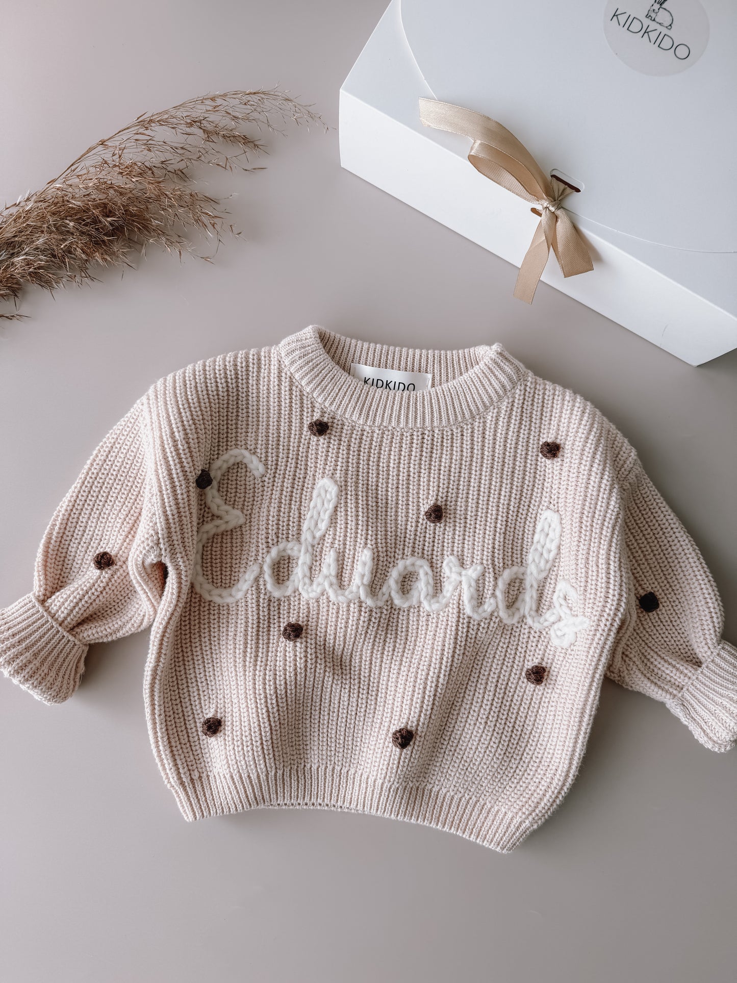 Personalized name sweater (beige)