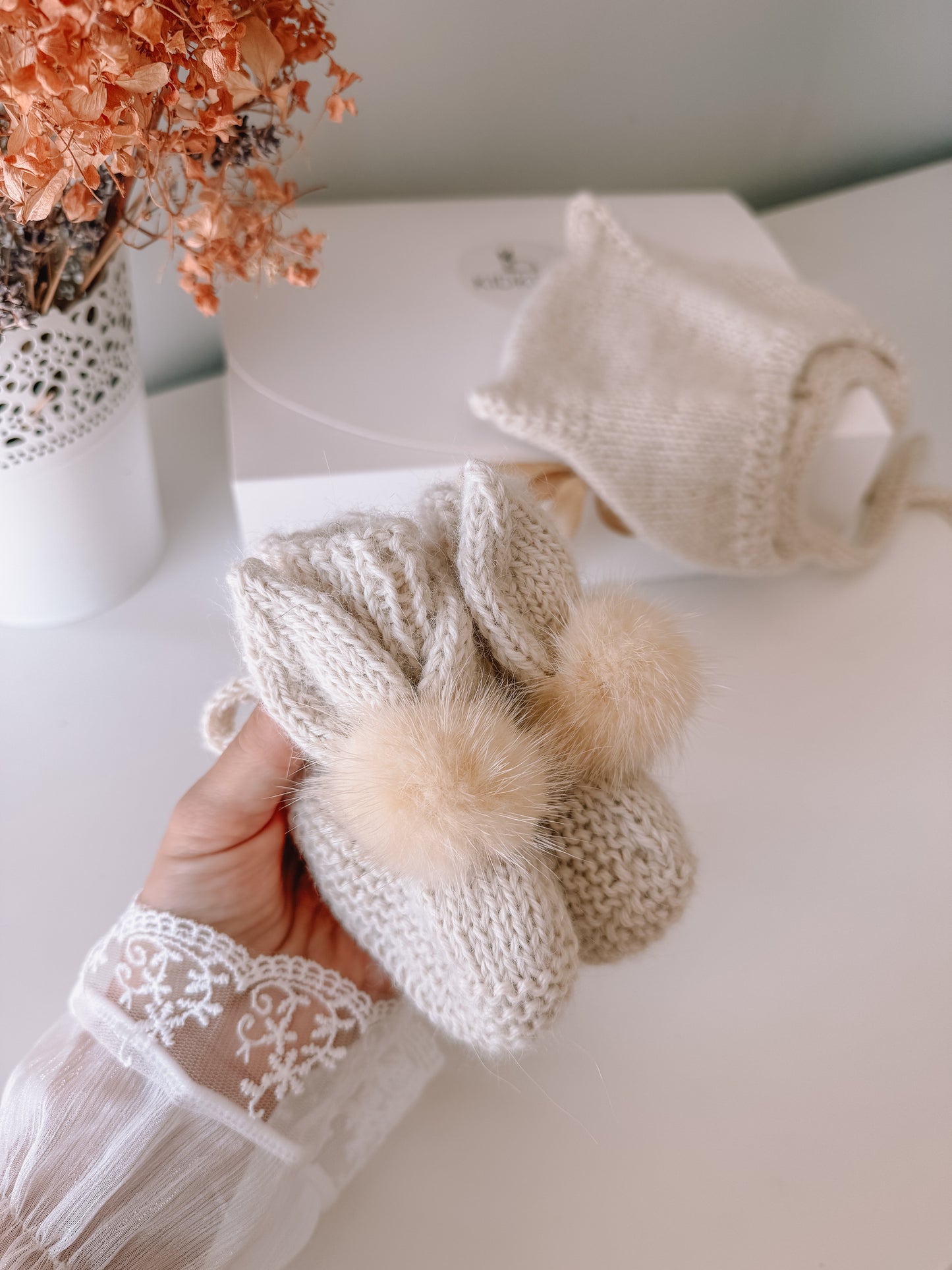 Kitty hat + bunny booties (alpaca off white)