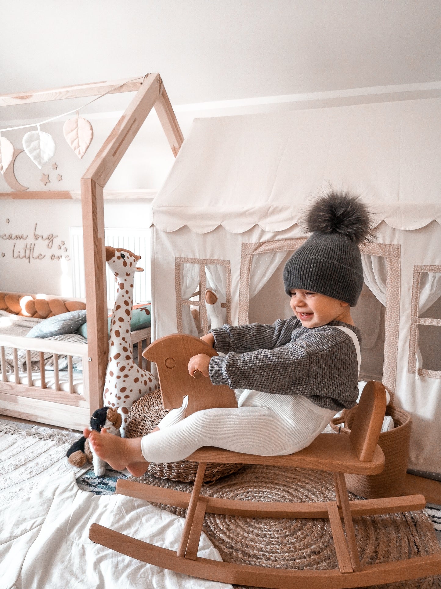 Kašmira cepure ar vienu bumbuli (tumši pelēka)