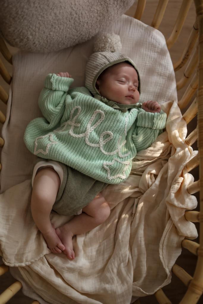 Personalized name sweater (Mint)