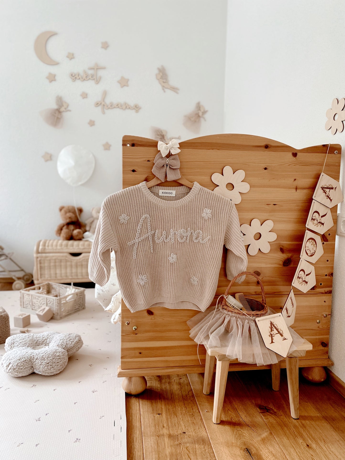 Personalized name sweater (sand)