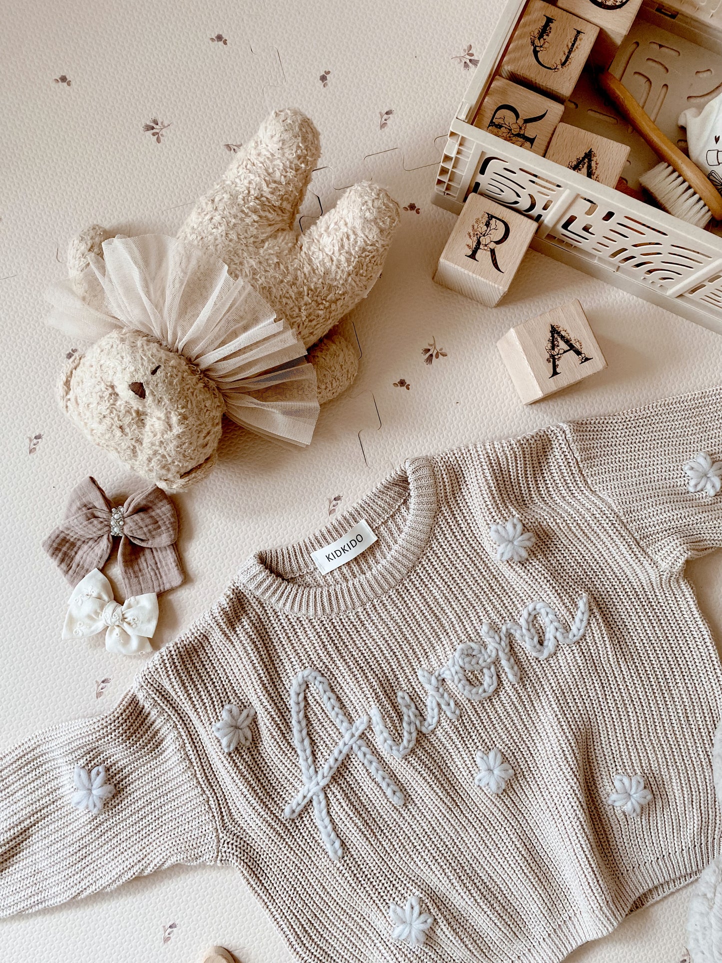 Personalized name sweater (sand)