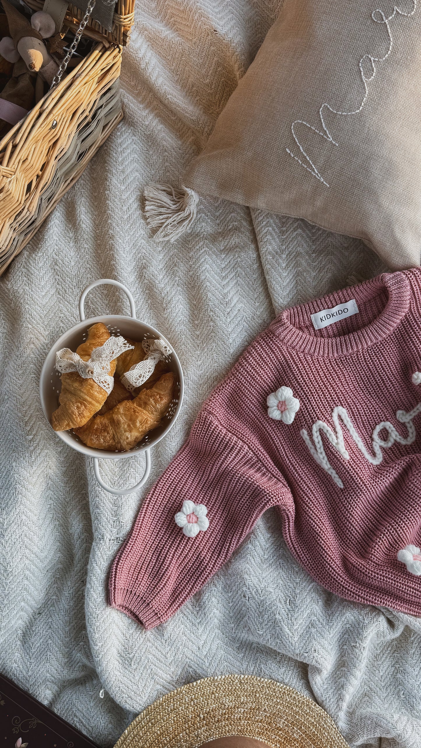 Personalized name sweater (rose)