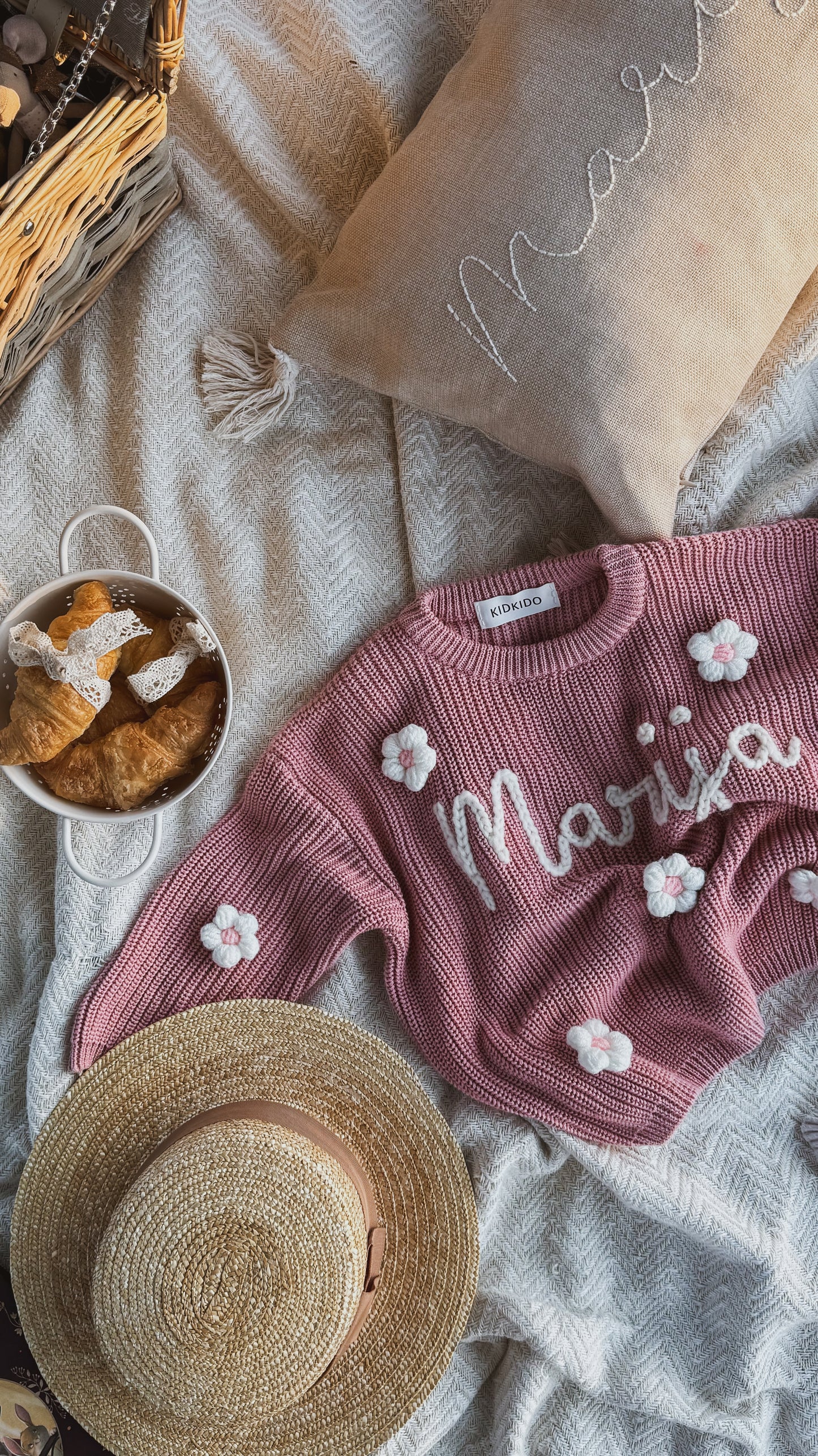 Personalized name sweater (rose)