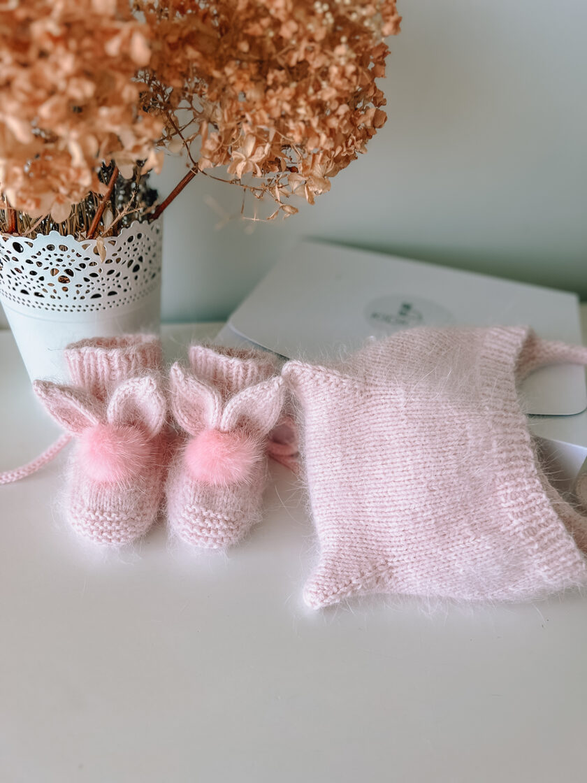 Kitty hat + bunny booties (light pink)