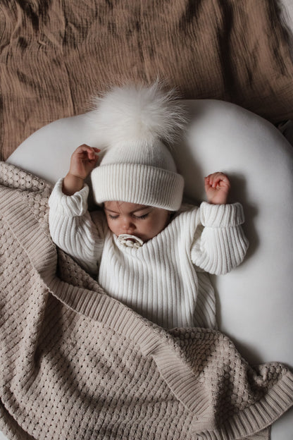 Kids cashmere hat (white) 1 pom-pom