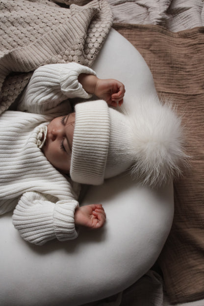 Kids cashmere hat (white) 1 pom-pom