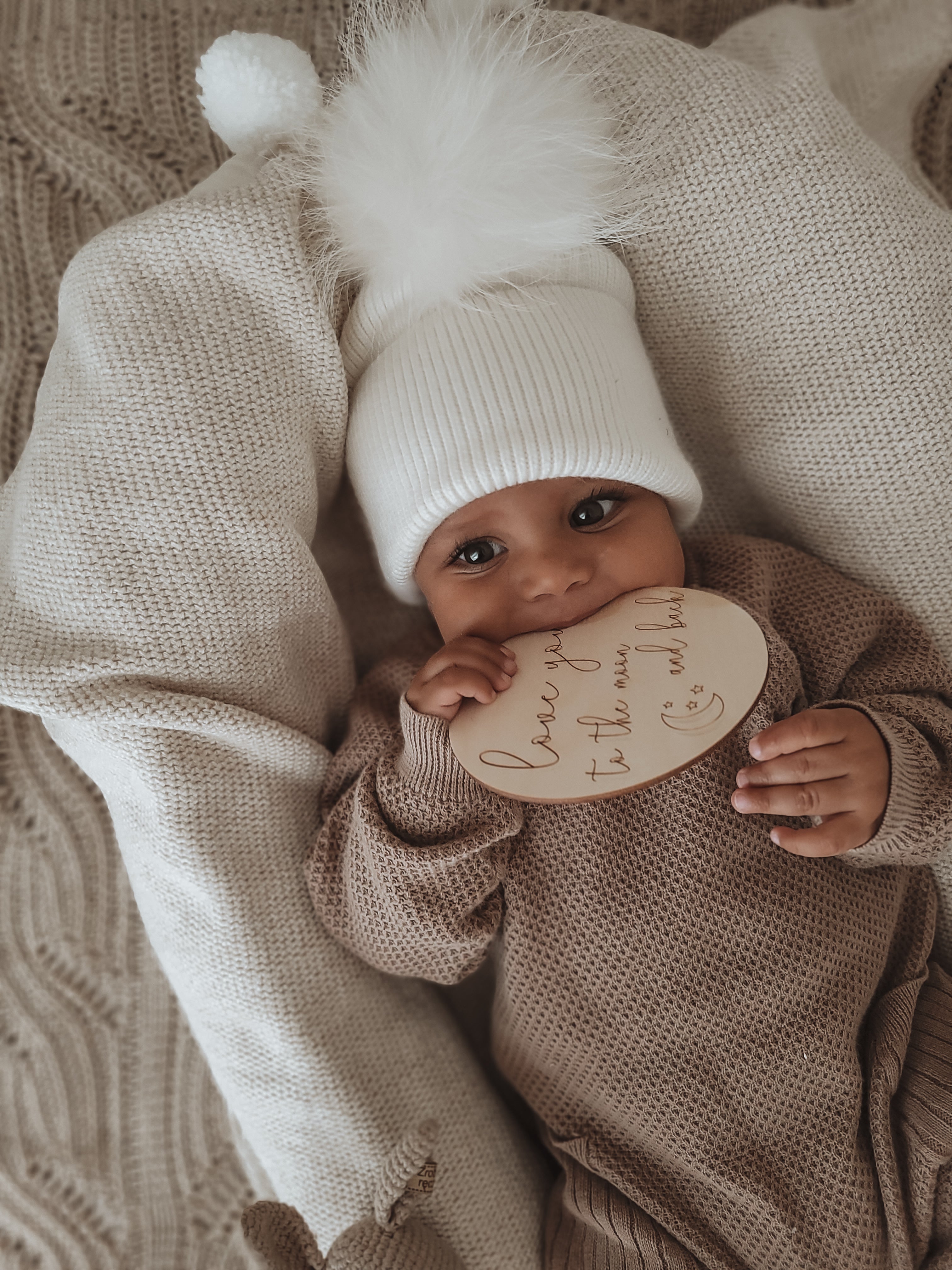 Kids cashmere hat (white) 1 pom-pom