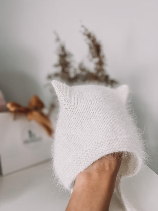 White Kitty hat