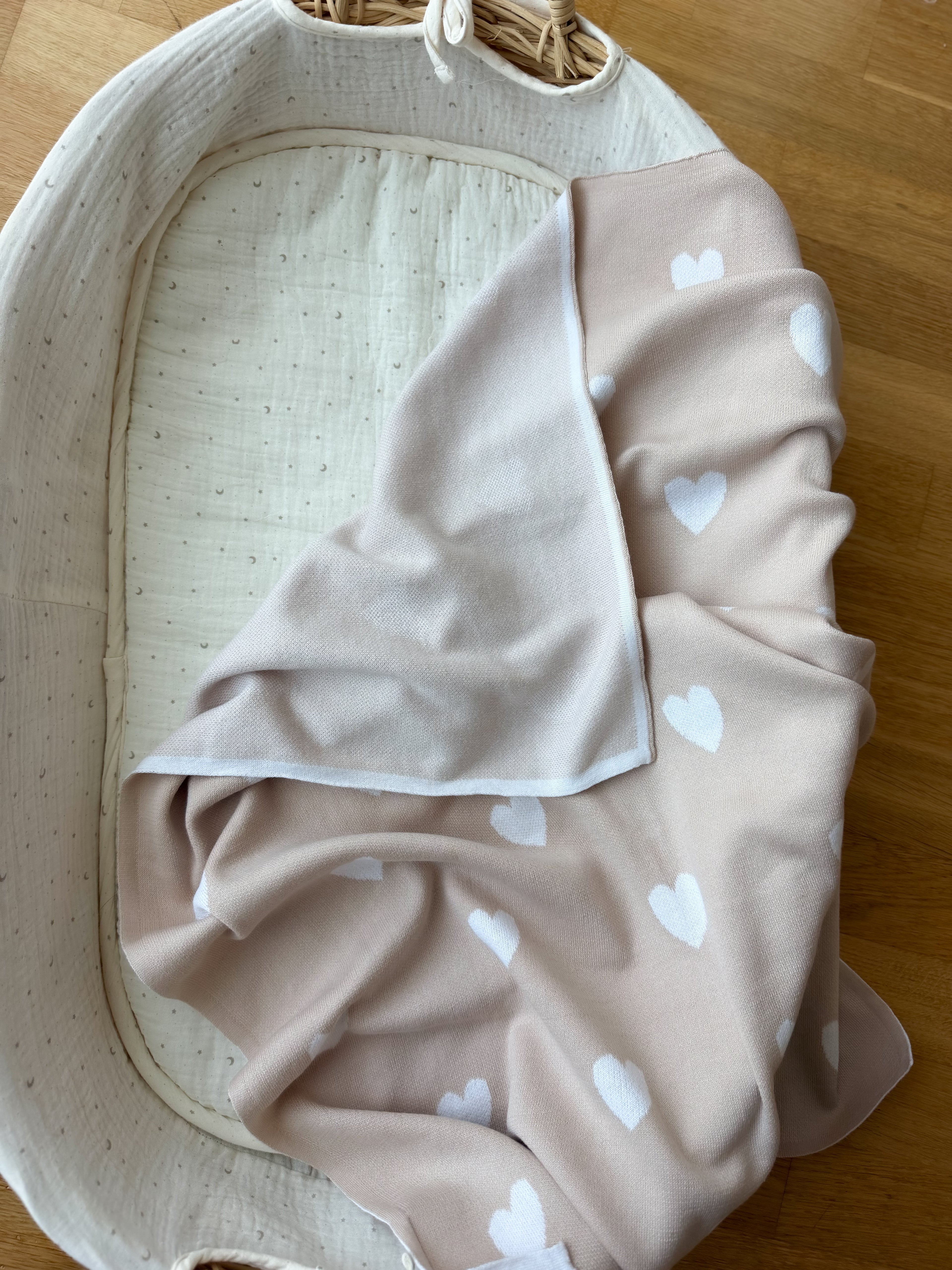Personalizējama bēša sedziņa ar sirsniņām (70×90cm) (Copy)