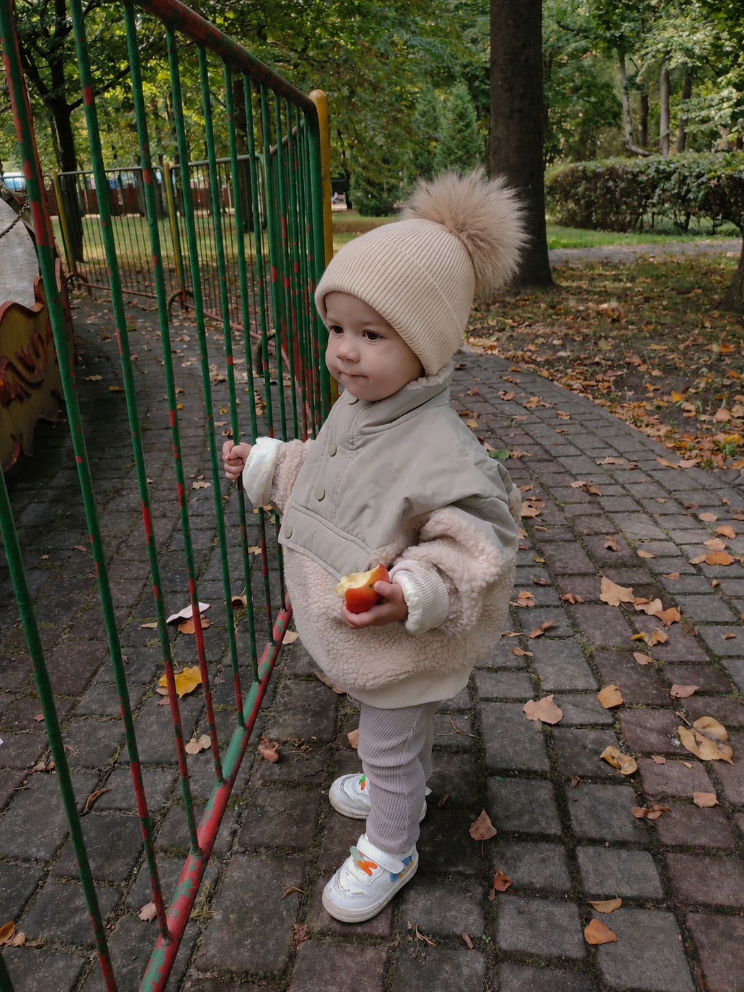 Bēša kašmira cepure ar 1 bumbuli
