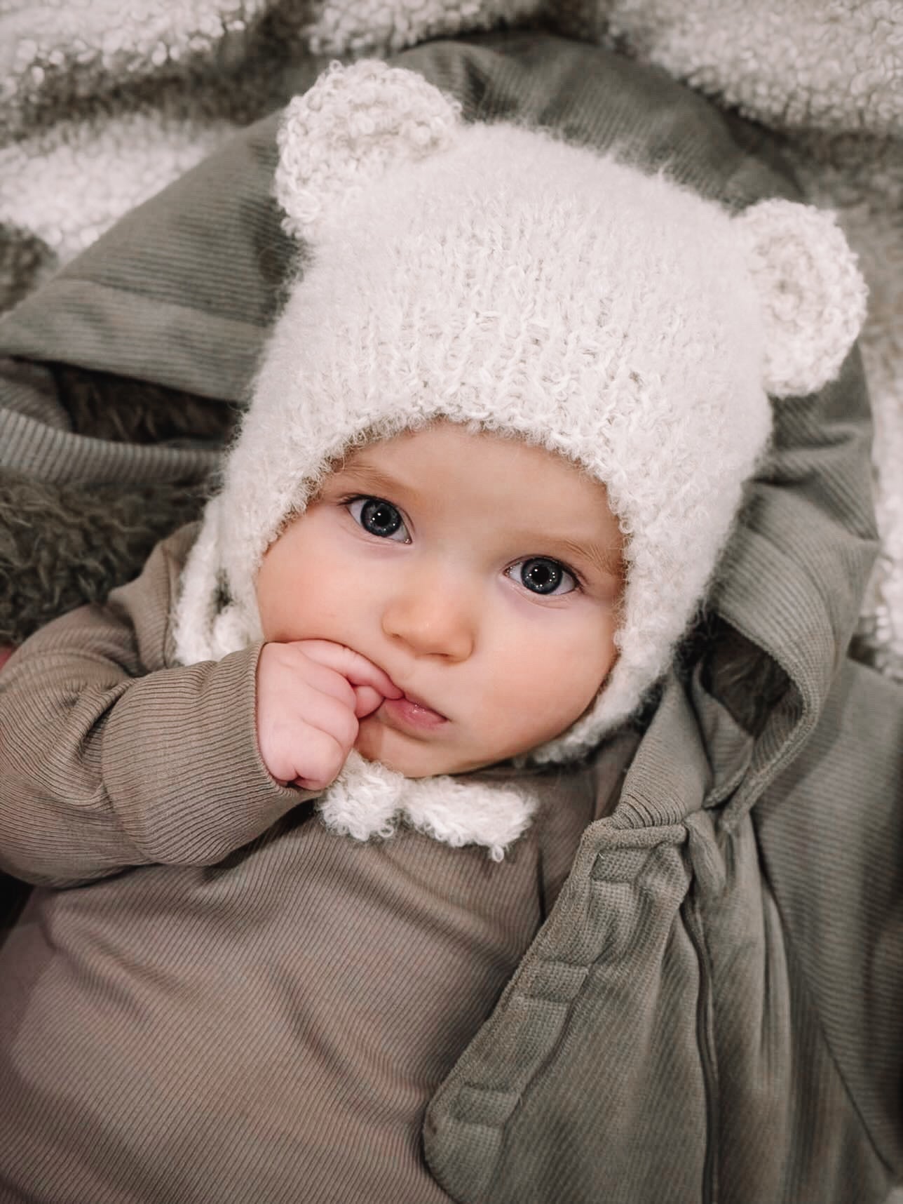 Bear hat (off white)