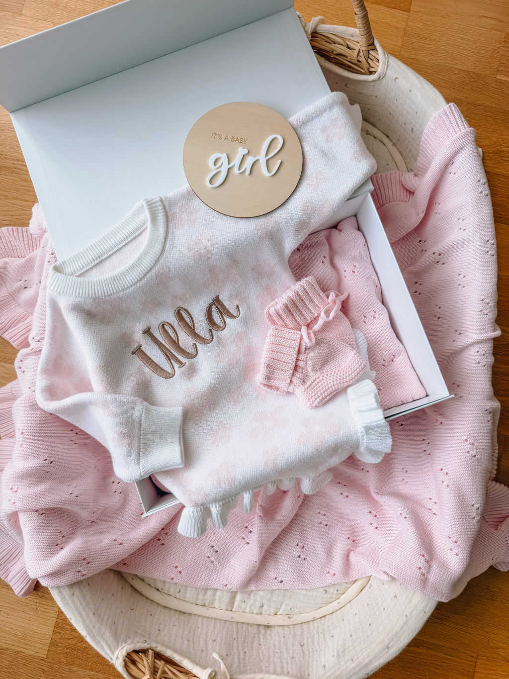 Personalizēts adīts romperis mazulim – Daisy