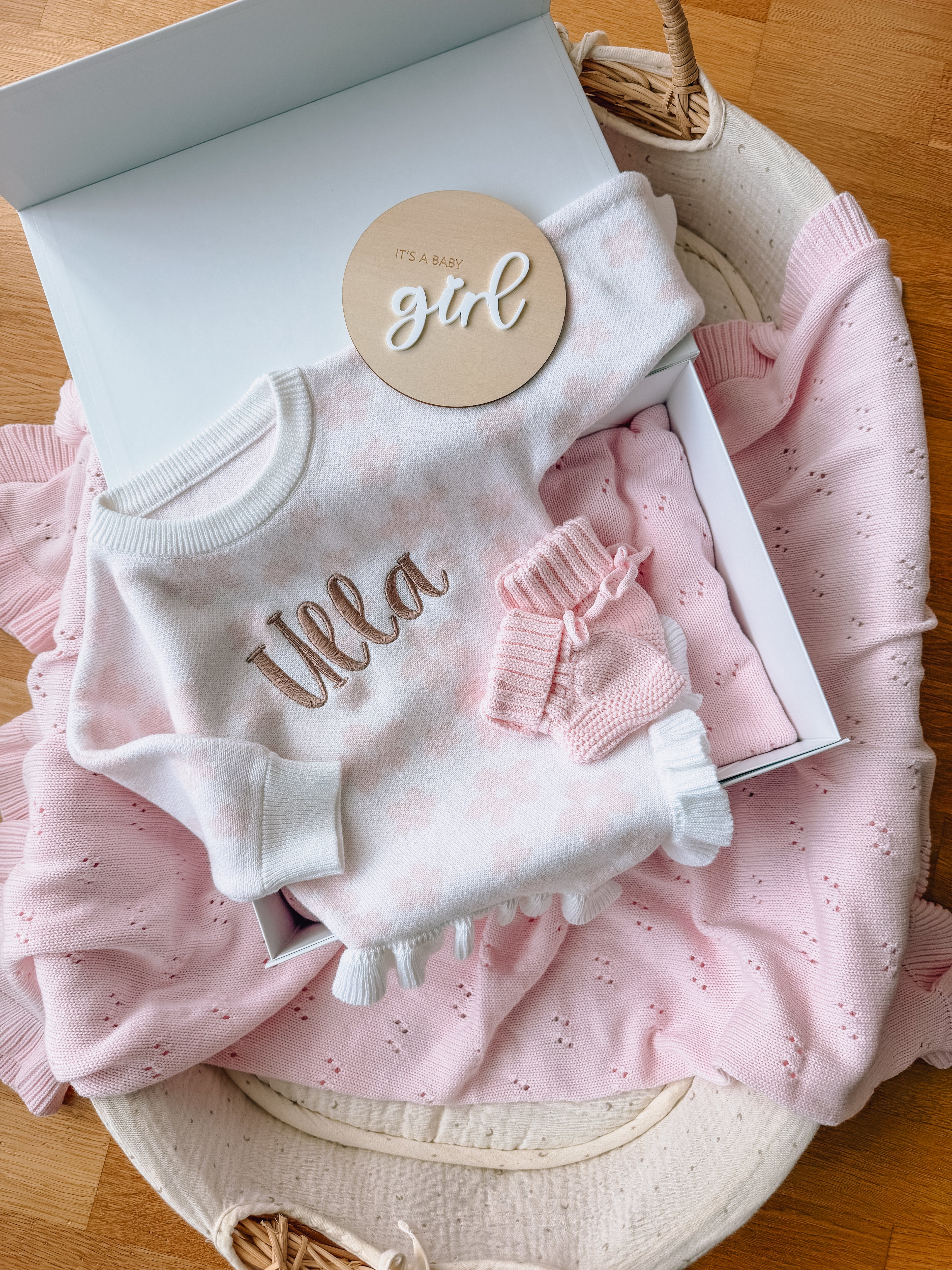 Personalizēts adīts romperis mazulim – Daisy