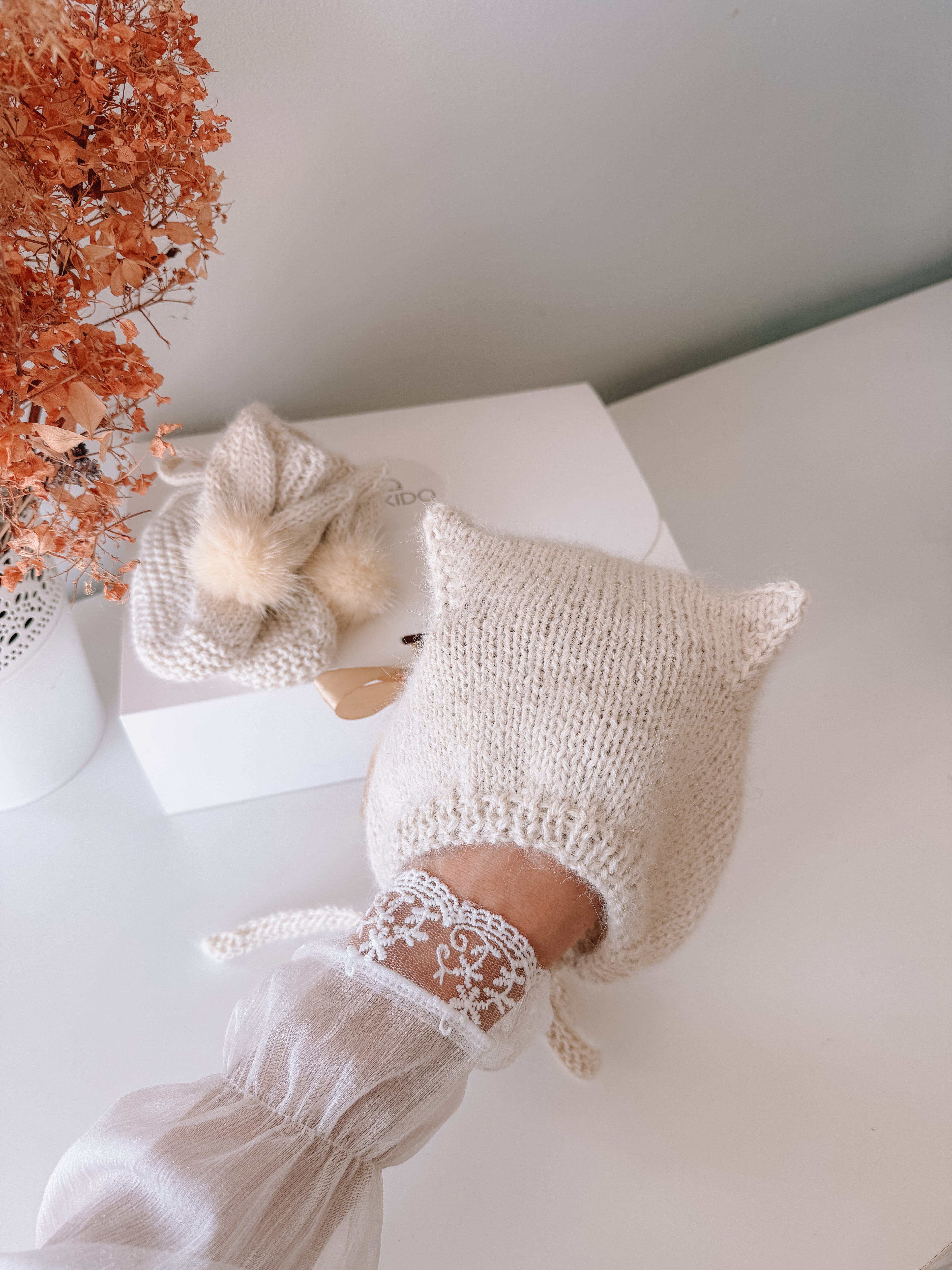 Kitty hat + bunny booties (alpaca off white)