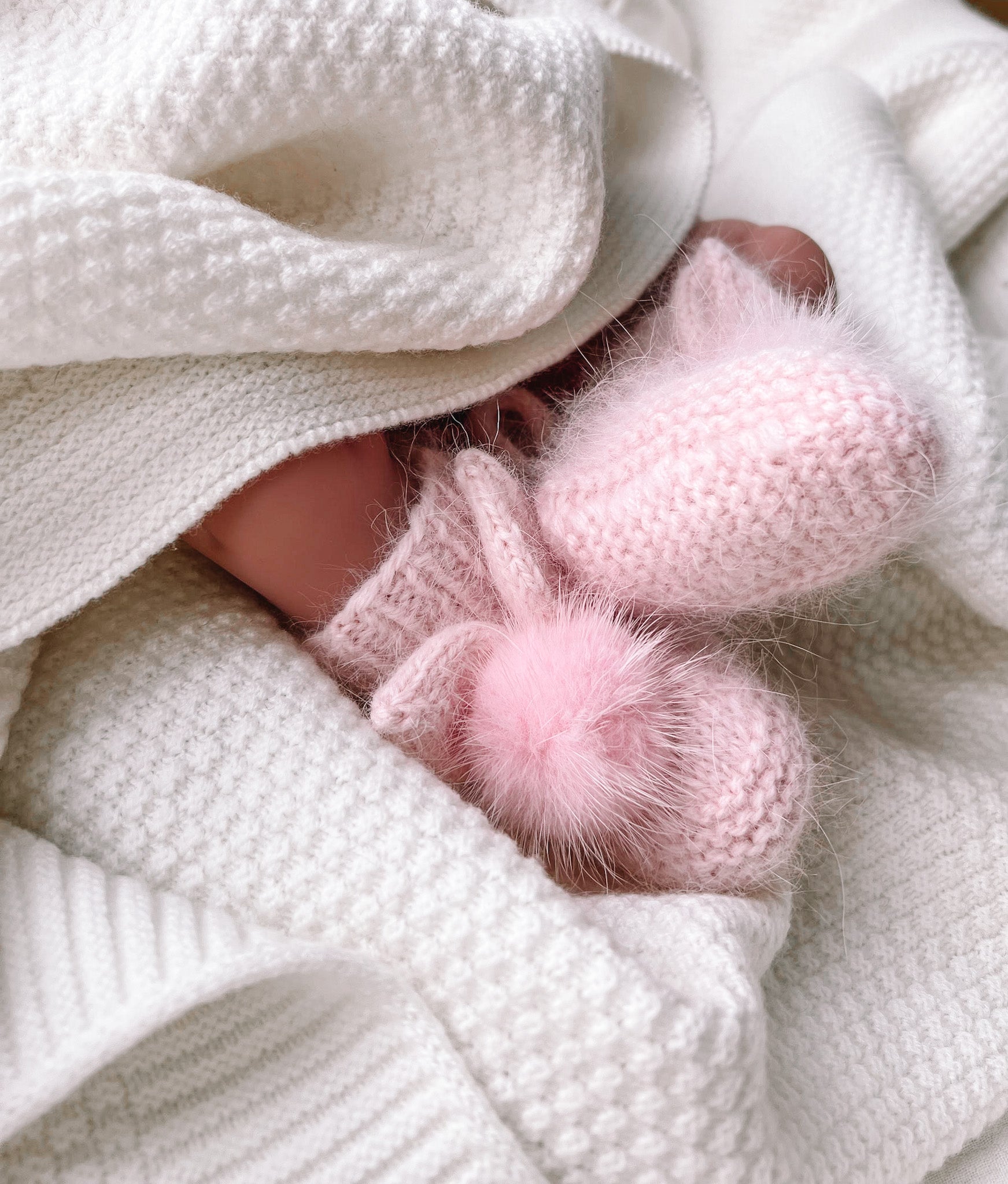 Baby Bunny booties (angora) pink