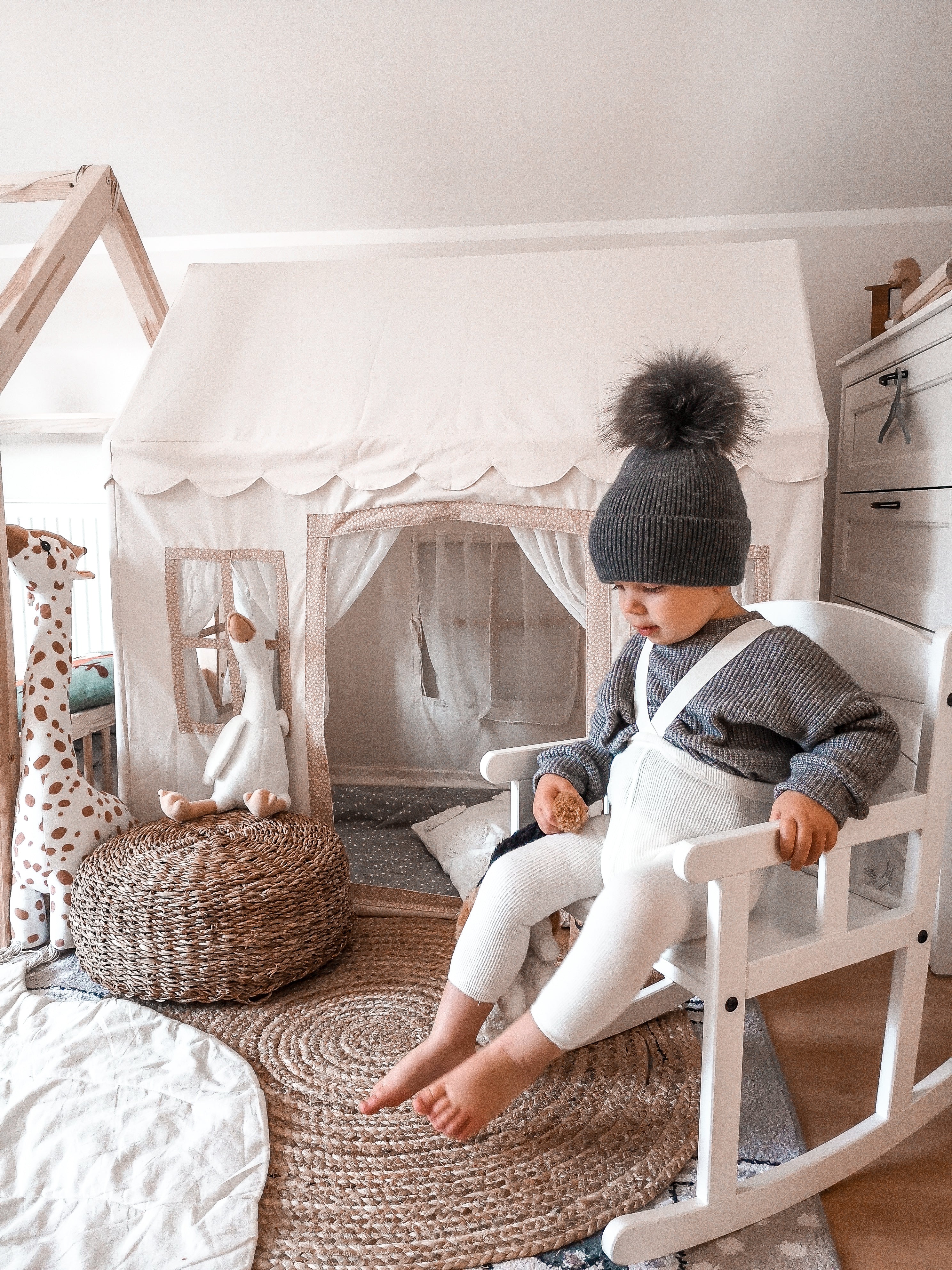 Kids cashmere hat (dark grey) 1 pom-pom