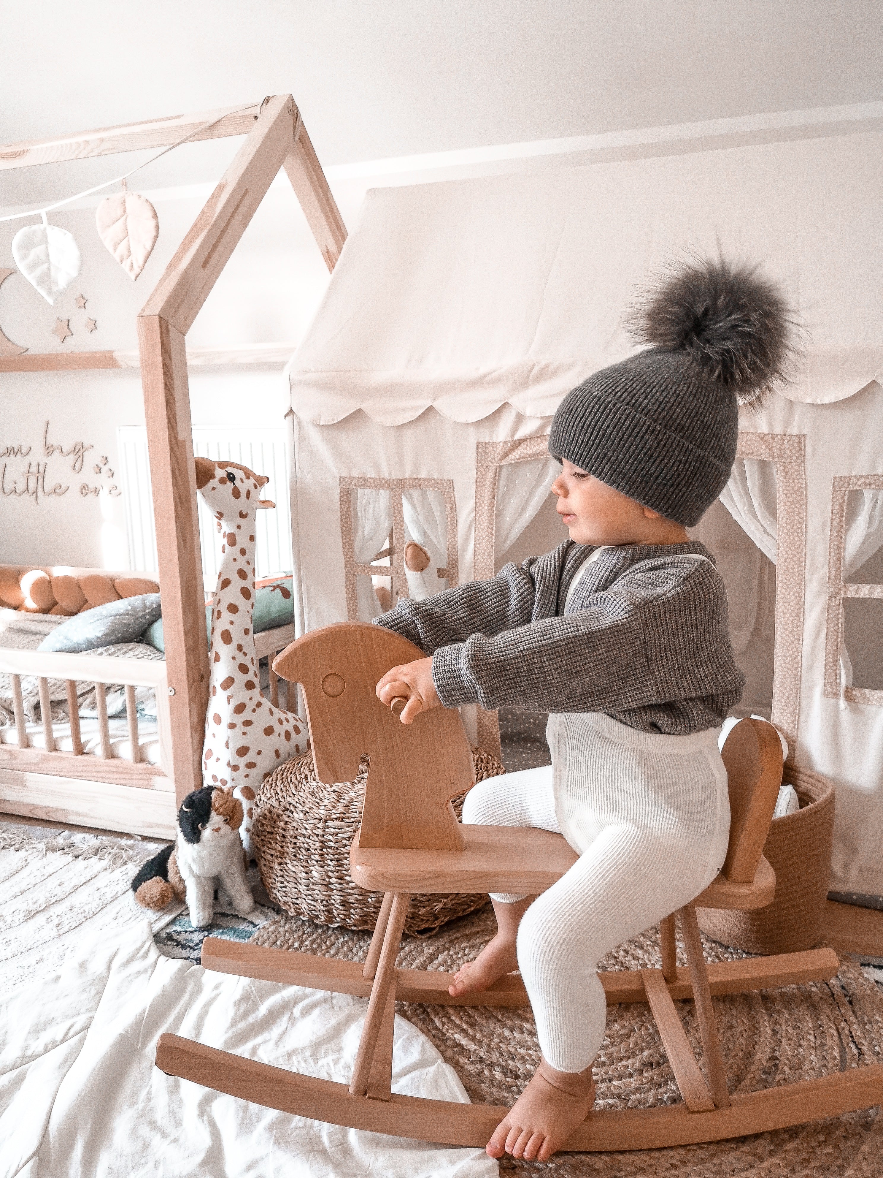 Kids cashmere hat (dark grey) 1 pom-pom