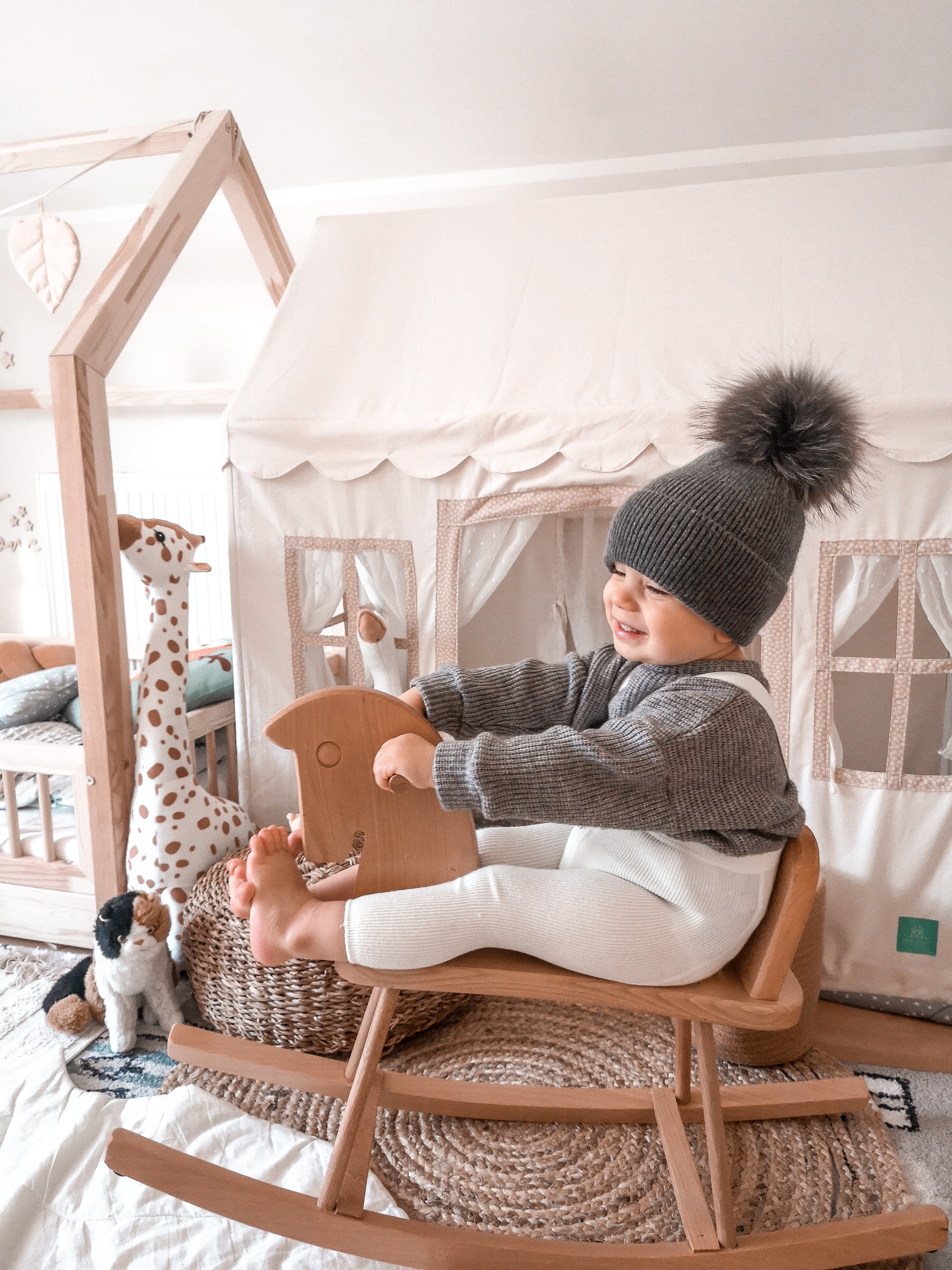 Kids cashmere hat (dark grey) 1 pom-pom