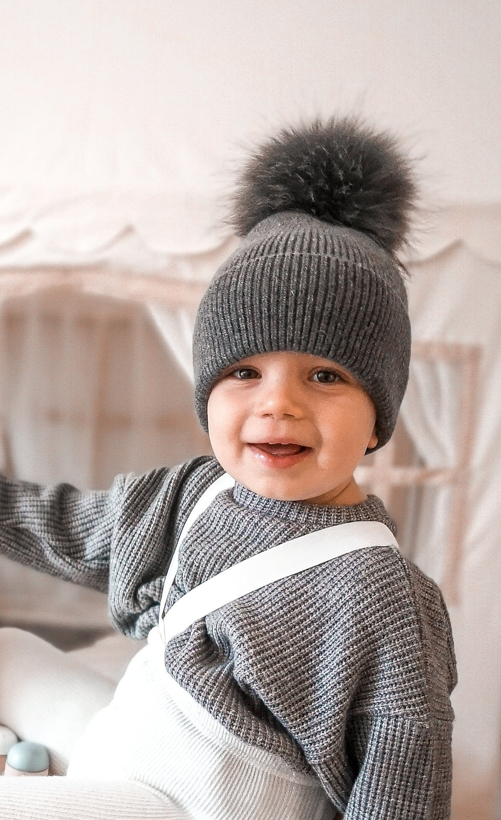 Kids cashmere hat (dark grey) 1 pom-pom