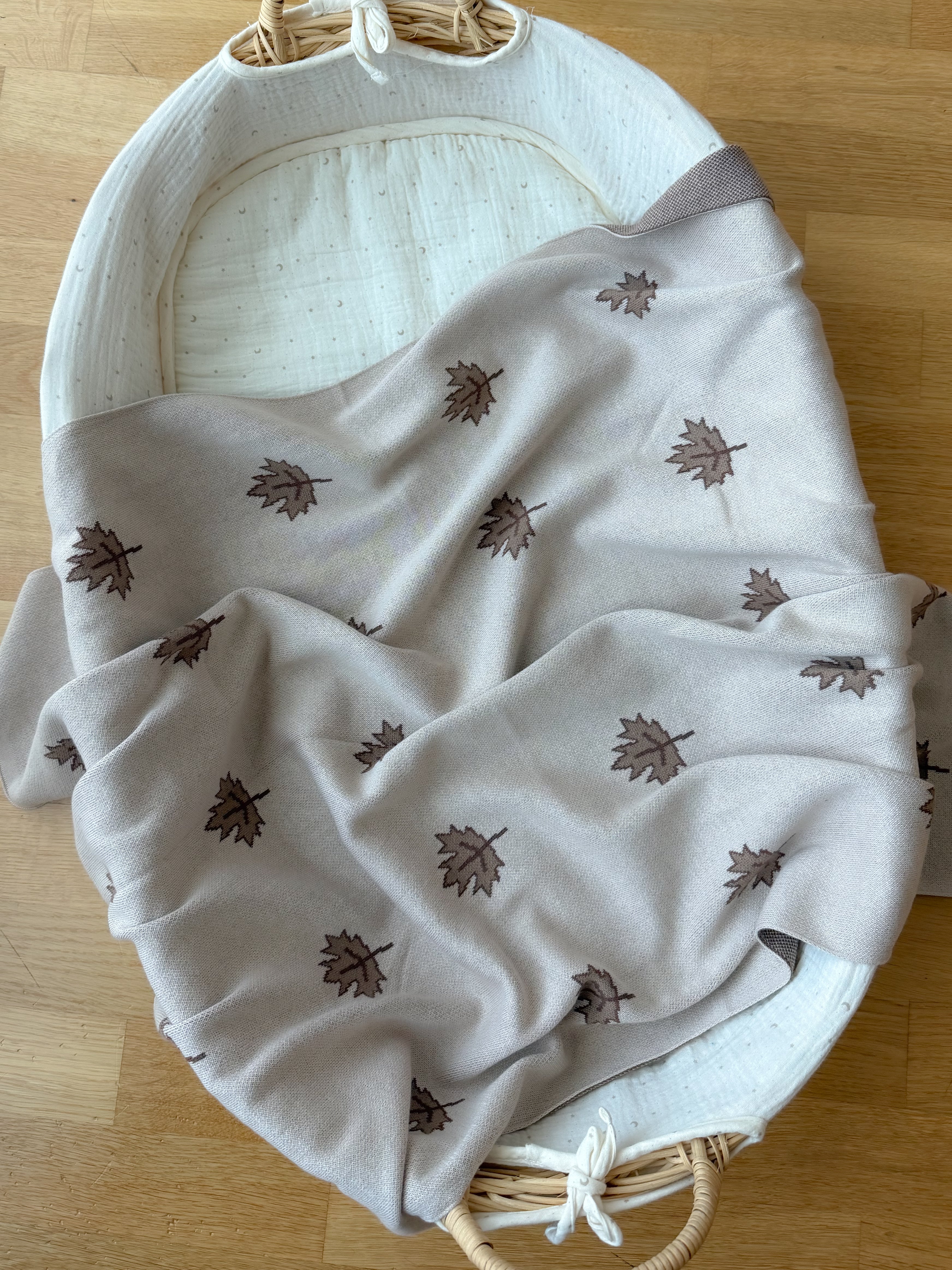 Personalizējama rudens sedziņa ar lapiņām (70×90cm)