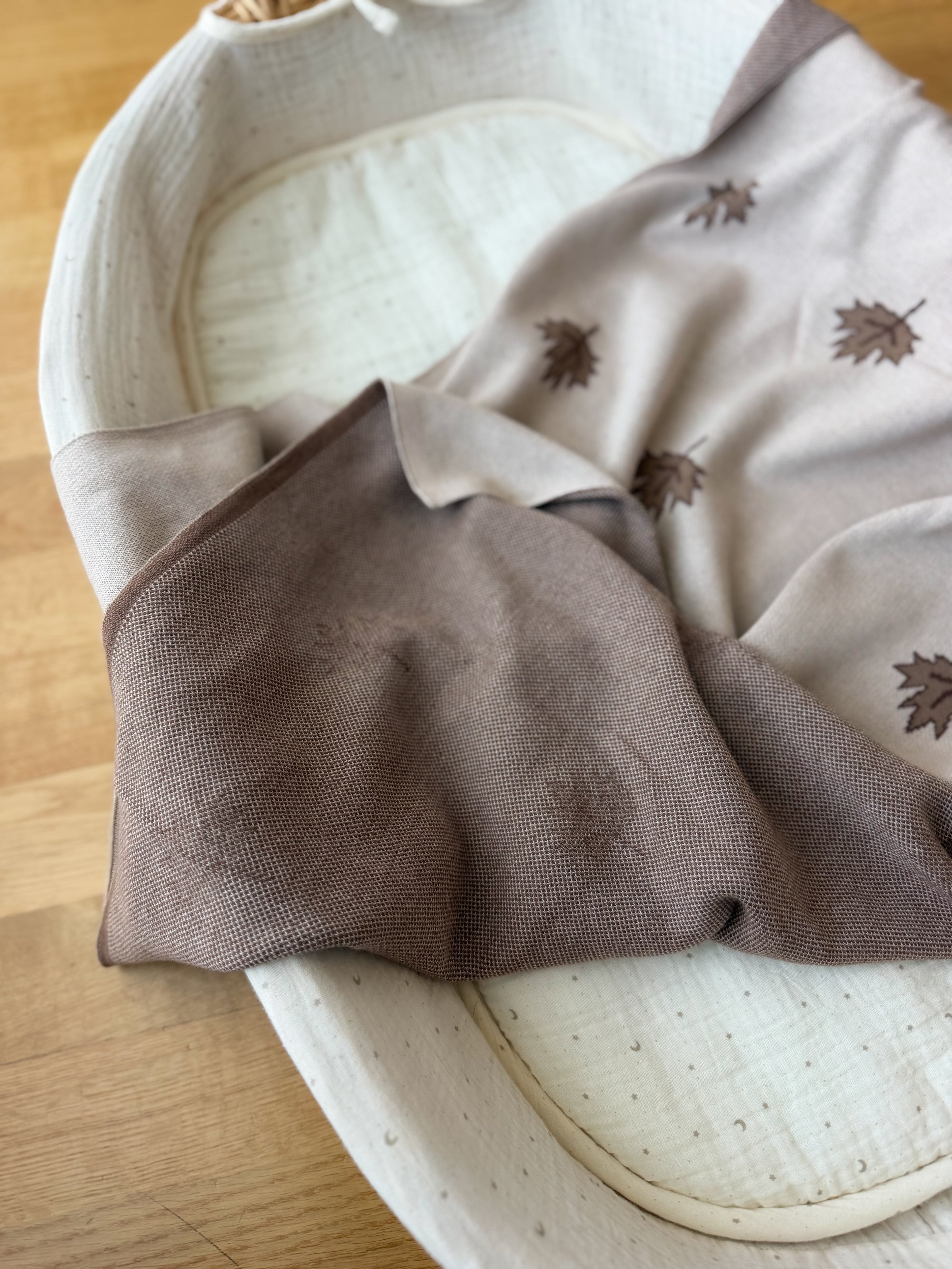 Personalizējama rudens sedziņa ar lapiņām (70×90cm)