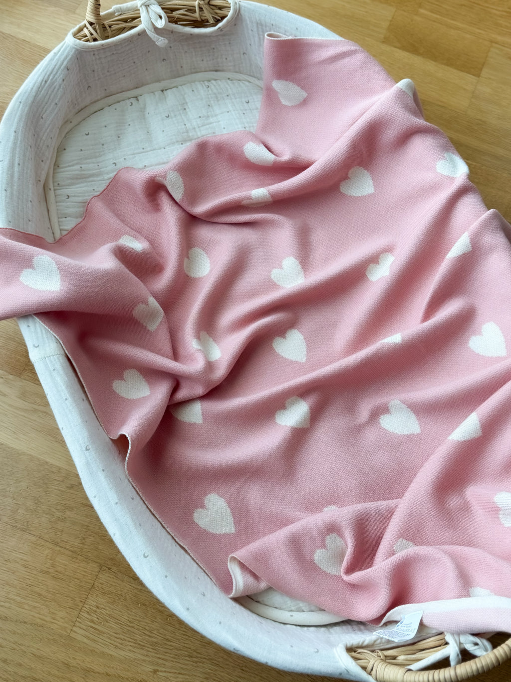 Personalizējama rozā sedziņa ar sirsniņām (70×90cm)