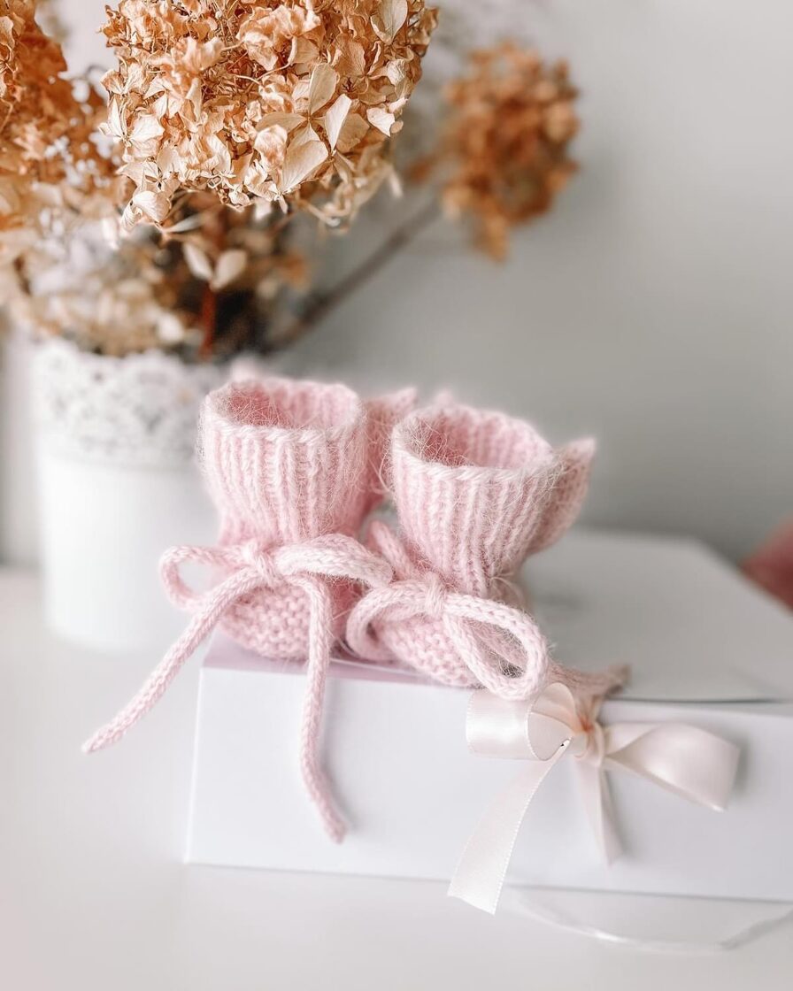 Baby bunny booties (light pink)
