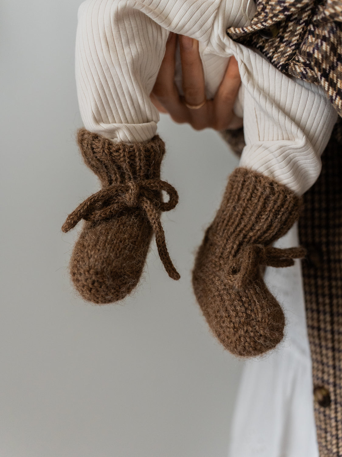 Baby alpaca booties (brown)