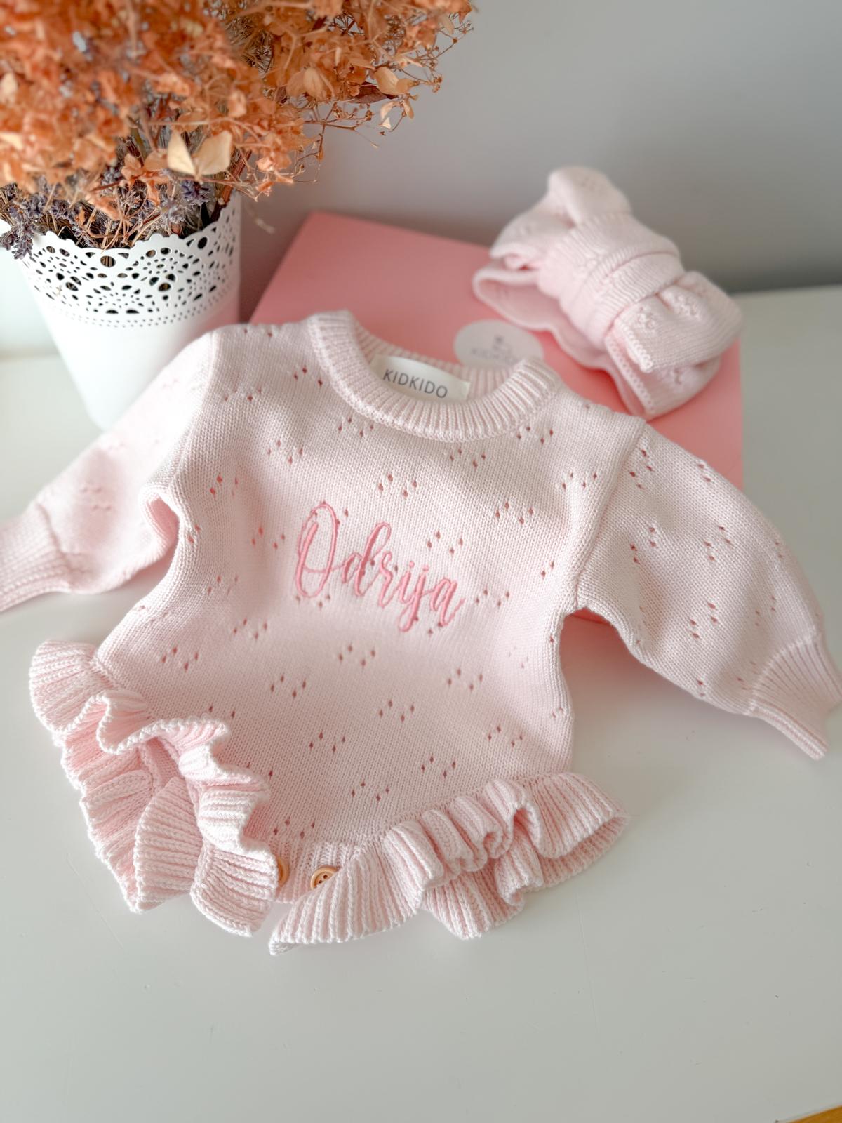 Personalizēts kokvilnas adīts bodijs ar galvas lentu (baby pink)