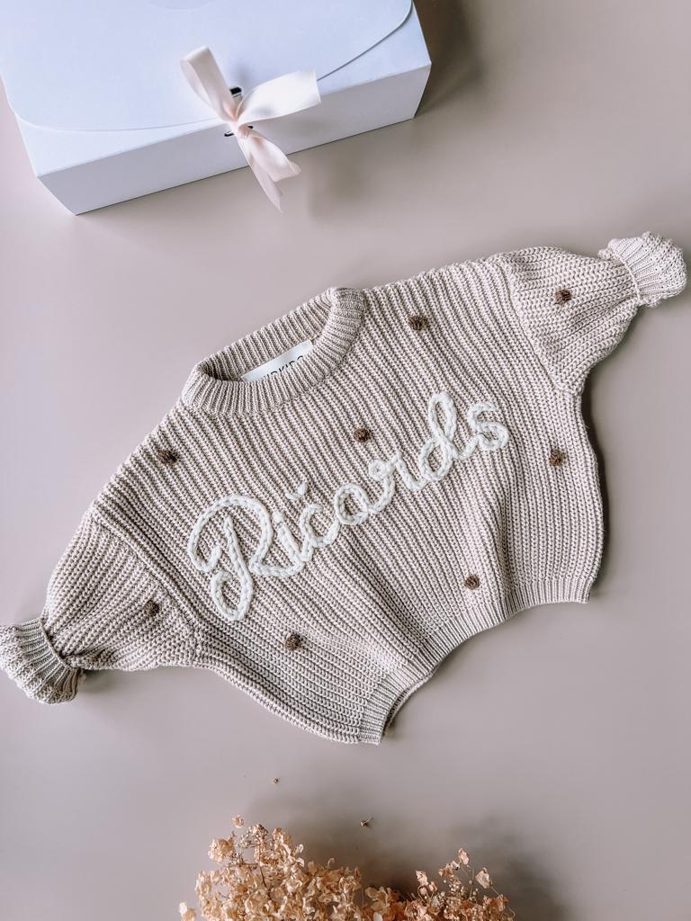 Personalizēts adīts džemperis bērniem( smilšu krāsā)