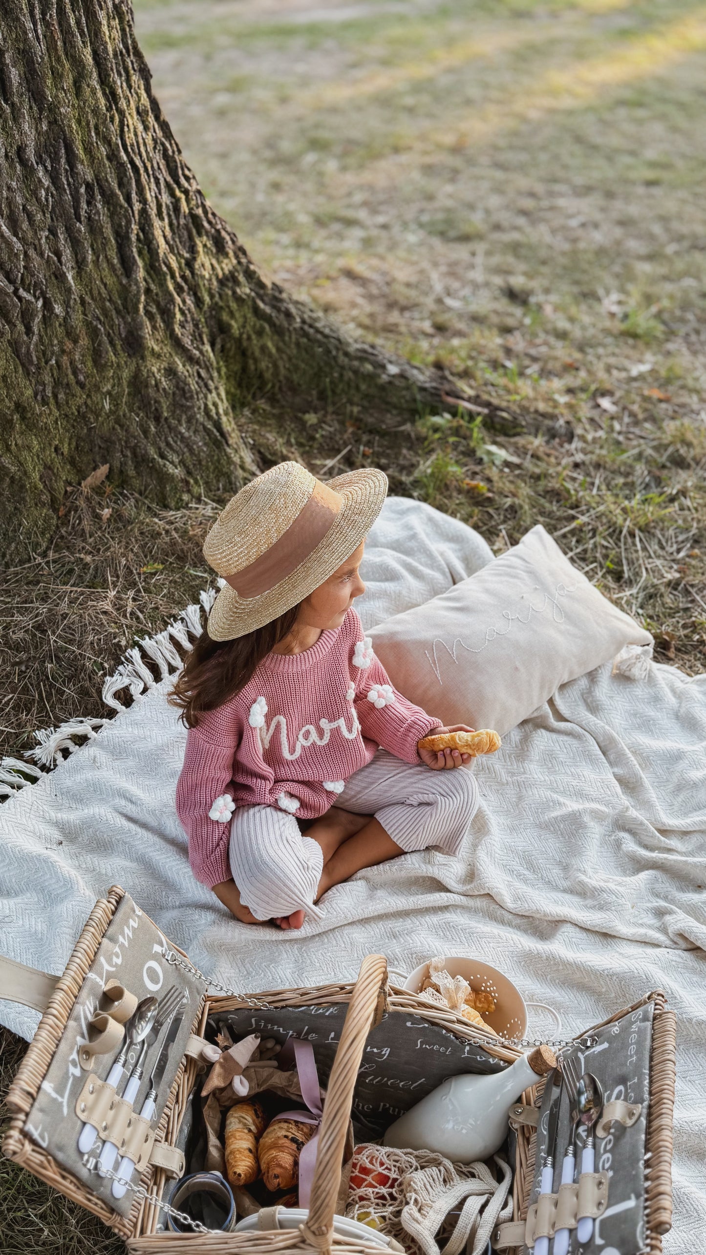 Personalized name sweater (rose)