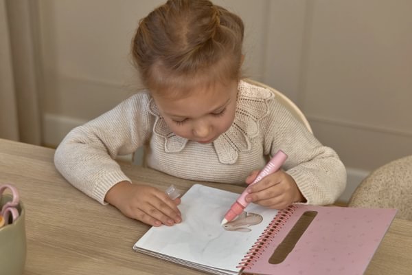 Little Dutch ar ūdeni krāsojamā grāmata "Rosa un Fairy Garden"