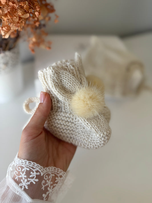 Baby bunny booties (off white)